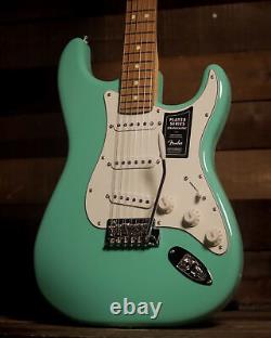 Fender Player Stratocaster, Pau Ferro FB, Sea Foam Green
  <br/>	

	
	<br/> 
Traduction en français : Fender Player Stratocaster, Pau Ferro FB, Vert Mer de Mousse