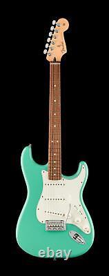 Fender Player Stratocaster Pau Ferro Fingerboard Sea Foam Green 
<br/>	 <br/>Traduction en français : Fender Player Stratocaster avec touche en Pau Ferro, de couleur vert menthe