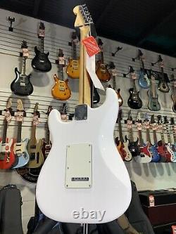 Fender Player Stratocaster Polar White Avec Pau Ferro Fingerboard Dealer