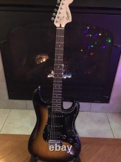 Fender Squier Affinity Stratocaster Brown Sunburst Touche en Palissandre Nouveau Gigbag Rembourré