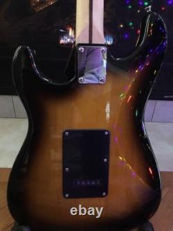 Fender Squier Affinity Stratocaster Brown Sunburst Touche en Palissandre Nouveau Gigbag Rembourré