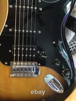 Fender Squier Affinity Stratocaster Brown Sunburst Touche en Palissandre Nouveau Gigbag Rembourré