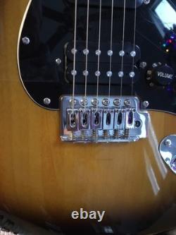 Fender Squier Affinity Stratocaster Brown Sunburst Touche en Palissandre Nouveau Gigbag Rembourré