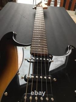 Fender Squier Affinity Stratocaster Brown Sunburst Touche en Palissandre Nouveau Gigbag Rembourré