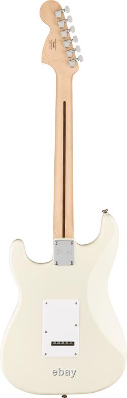 Fender Squier Affinity Stratocaster Olympic White translates to 'Fender Squier Affinity Stratocaster Blanc Olympique' in French.