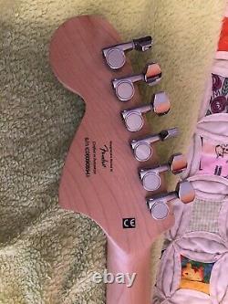 Fender Squire Stratocaster Affinité Bonjour Kitty Guitare Électrique