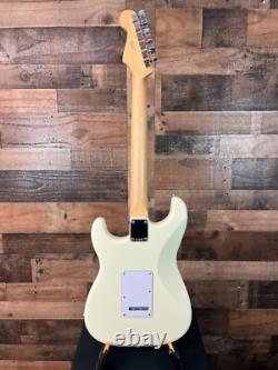 Fender Standard Stratocaster, Blanc Olympique, Expédition Gratuite, 646 Fender Standard Stratocaster, Blanc Olympique, Expédition Gratuite, 646