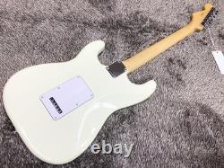 Fender Standard Stratocaster, Blanc Olympique, le nouveau modèle économique de Fender