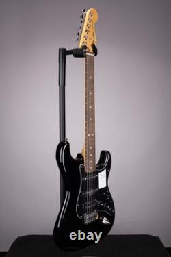 Fender Standard Stratocaster HSS Noir avec touche en laurier