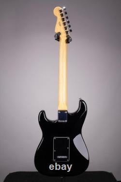 Fender Standard Stratocaster HSS Noir avec touche en laurier