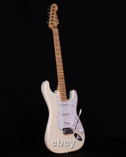 Fender Standard Stratocaster, Touche en Erable, Blanc Olympique