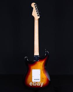 Fender Standard Stratocaster, touche en laurier, soleil à trois couleurs