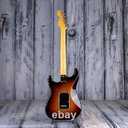 Fender Stevie Ray Vaughan Stratocaster, 3-Color Sunburst translated in French is: Fender Stevie Ray Vaughan Stratocaster, 3-Color Sunburst.