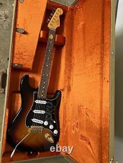 Fender Stevie Ray Vaughan Stratocaster Guitare Électrique Et G&g Vintage Case