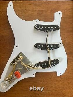 Fender Strat Stratocaster Pickguard Handwound Pickups Rwrp Tous Les États-unis