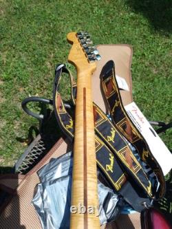 Fender Stratocaster 2008 MIM manche en érable, nouveaux accessoires, excellente jouabilité, révisée