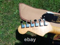 Fender Stratocaster 2008 MIM manche en érable, nouveaux accessoires, excellente jouabilité, révisée