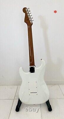 Fender Stratocaster 2021 avec manche rôti Traditional'60s Olympic White Japon