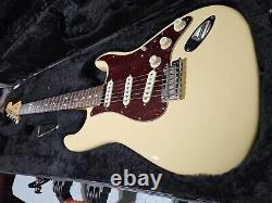 Fender Stratocaster 60ème anniversaire avec étui 2014 à peine jouée
