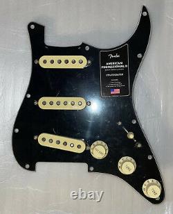 Fender Stratocaster American Professional II Charged Pickguard Noir