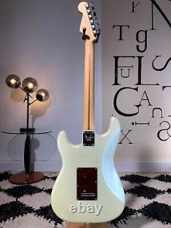 Fender Stratocaster American Showcase en édition limitée, blanc olympique nacré, 7,8 lb