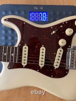 Fender Stratocaster American Showcase en édition limitée, blanc olympique nacré, 7,8 lb