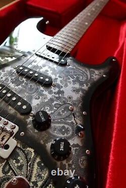 Fender Stratocaster Black Paisley 2020 Édition Limitée