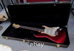 Fender Stratocaster Japon 1984 1987 Rouge Pomme Candy avec étui rigide