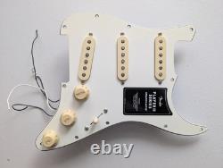 Fender Stratocaster Player II CHARGÉ SSS Plaque de protection de guitare 3 plis Blanche vieillie