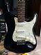 Fender Stratocaster Squier Bullet Bundle- Meilleur Sur Ebay-1 Petite Oopsie Sur Le Devant