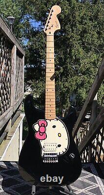 Fender Stratocaster Squire Bonjour Kitty. En État Purrrif