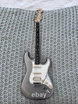 Fender Stratocaster à manche bordé de canal américain 2022/silver