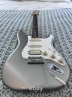 Fender Stratocaster à manche bordé de canal américain 2022/silver