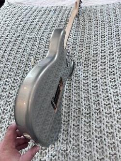 Fender Stratocaster à manche bordé de canal américain 2022/silver