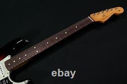 Fender Vintera II 60s Stratocaster, Touche en Palissandre, Sunburst à 3 Couleurs 927