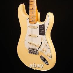 Fender Vintera II 70S Stratocaster, Vintage White 8lbs 4.8oz<br/>	Fender Vintera II 70S Stratocaster, blanc vintage, 8 livres 4,8 onces