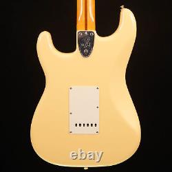Fender Vintera II 70S Stratocaster, Vintage White 8lbs 4.8oz 
<br/>  Fender Vintera II 70S Stratocaster, blanc vintage, 8 livres 4,8 onces