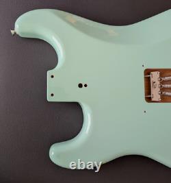 Fender Vintera II 70s RI Stratocaster corps et accastillage Surf Green, années 1970