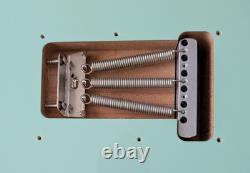Fender Vintera II 70s RI Stratocaster corps et accastillage Surf Green, années 1970