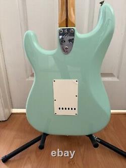 Fender Vintera II 70s Stratocaster Surf Green avec étui assorti neuf GRATUIT