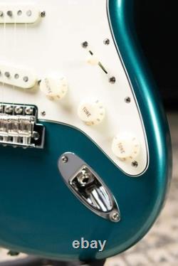 Fender Vintera III Stratocaster électrique des années 60 fin de décennie, bleu turquoise océan avec