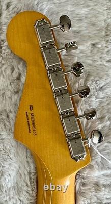 Fender Vintera III Stratocaster fin des années 50, touche en érable, Sunburst 3 tons