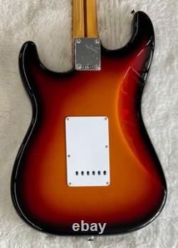 Fender Vintera III Stratocaster fin des années 50, touche en érable, Sunburst 3 tons