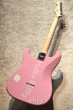 Fender x Hello Kitty 50e anniversaire Stratocaster Rose avec étui souple NEUF