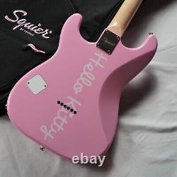 Fender x Hello Kitty 50e anniversaire Stratocaster blanche rose avec étui souple