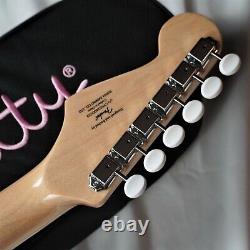 Fender x Hello Kitty 50e anniversaire Stratocaster blanche rose avec étui souple