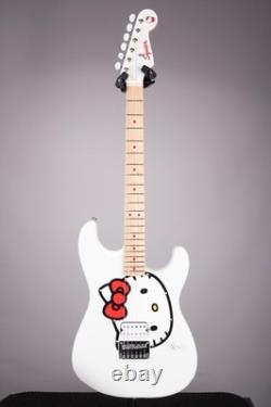 Fender x Hello Kitty Stratocaster Blanche à Touche en Érable avec Housse de Transport Fender x Hello Kitty Stratocaster Blanche à Touche en Érable avec Housse de Transport