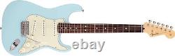 Guitare Fender Japan New Junior Collection Stratocaster Satin Daphne Blue