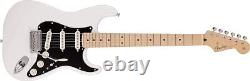 Guitare Fender Japan de la nouvelle collection Junior Stratocaster Arctic White