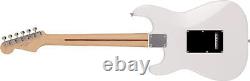 Guitare Fender Japan de la nouvelle collection Junior Stratocaster Arctic White